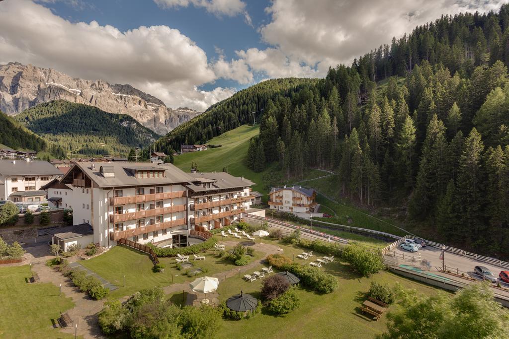 Hotel Antares Selva di Val Gardena Exteriör bild